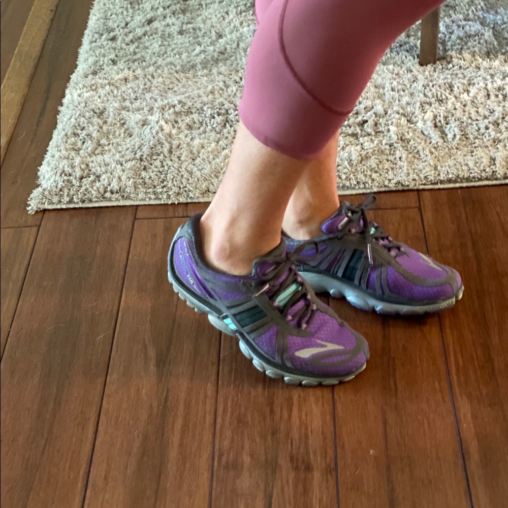 Brooks running shoe sz 6.5